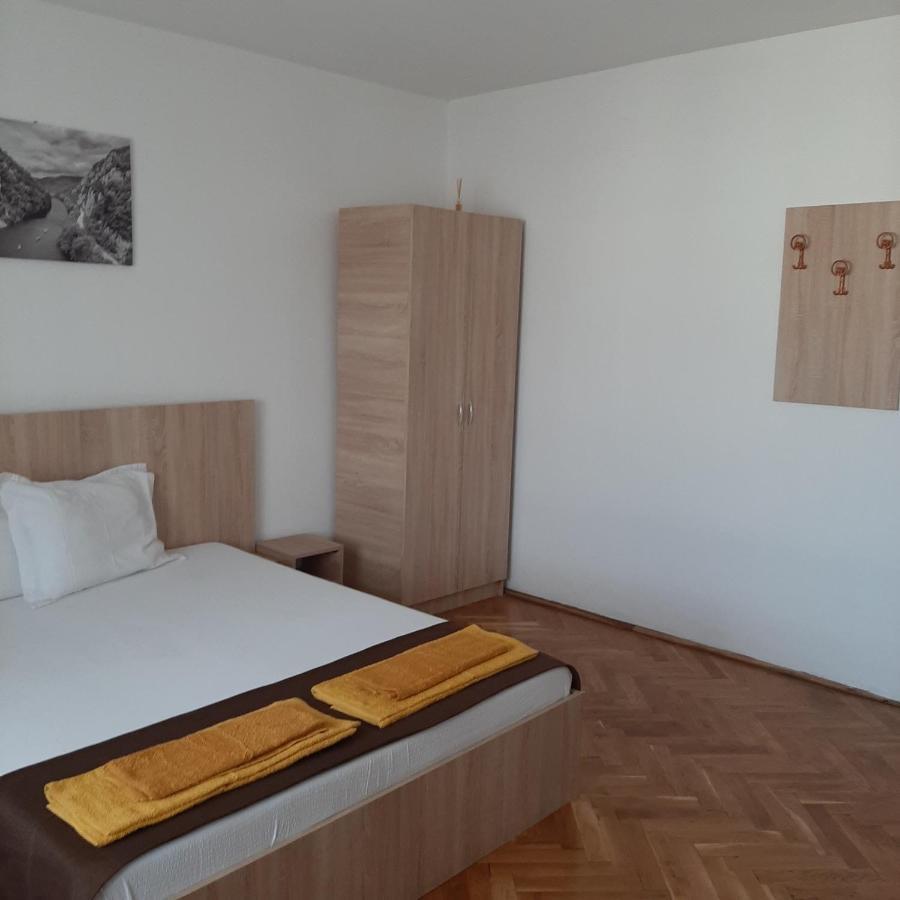 Hotel Casa Roxamy à Orşova Extérieur photo