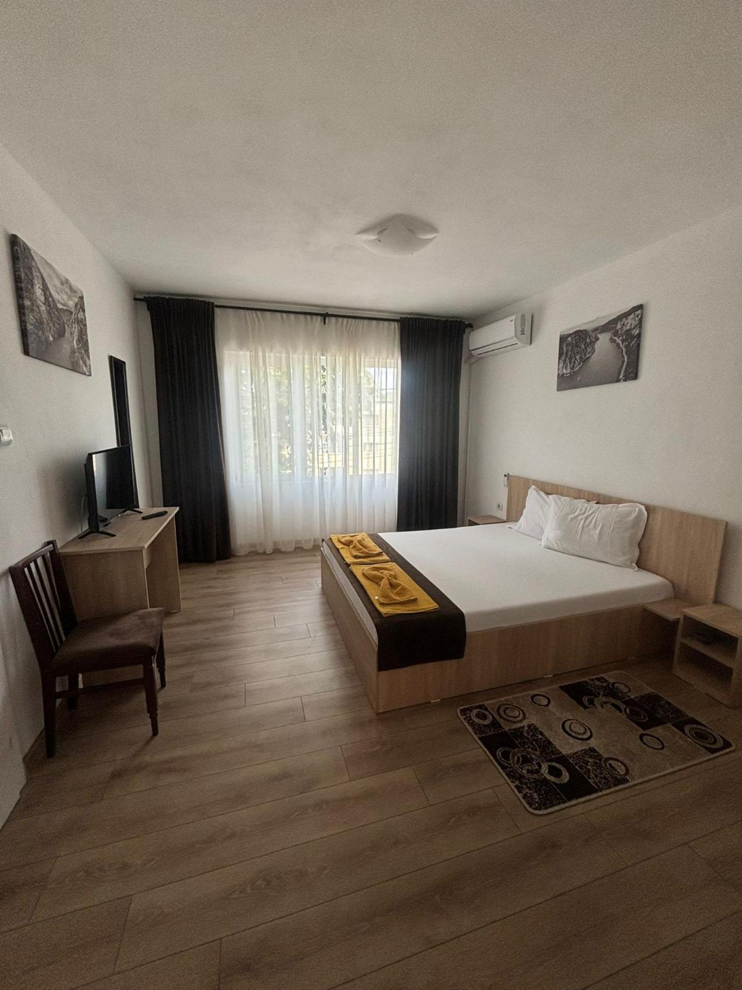 Hotel Casa Roxamy à Orşova Extérieur photo
